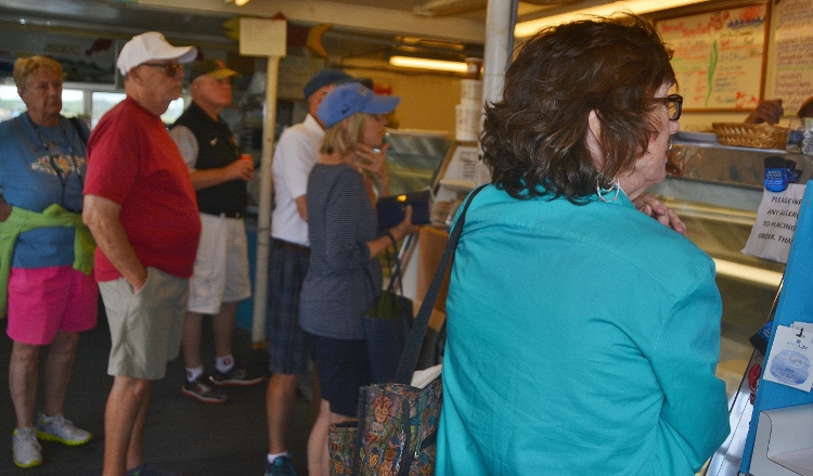 fish market line